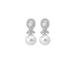 Pearl earrings by Majorica Exquisite