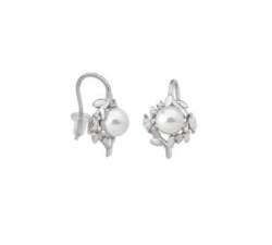 Pearl earrings by Majorica Romance_profile