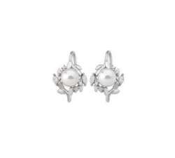 Pearl earrings by Majorica Romance