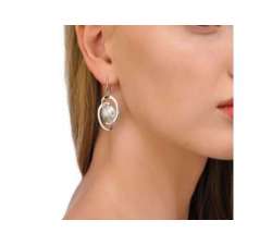 Girl with the Silver Majorica pearl earrings Córcega
