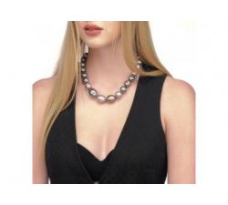  Chica con el Collar de perlas Majorica multicolor Juno