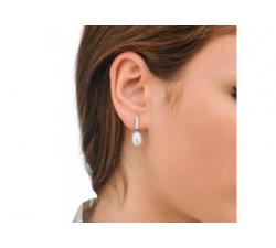 Girl with the Majorica pearl earrings Ágora_silver jewel