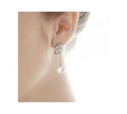 Girl with the Majorica pearl long earrings Esfera_silver