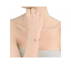 Girl with the Majorica Aura pearl bracelet_silver