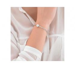 Girl with the Silver and Majorica Pearl Bracelet Nuada 2