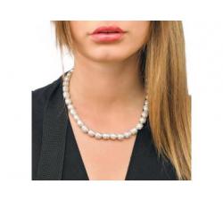  Chica con el Collar de perlas Majorica Ágora