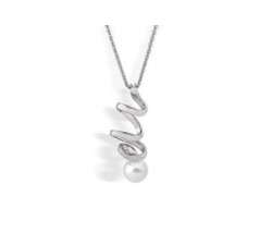 Silver Cotillon Pendant with pearl. Details
