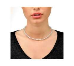 Chica con Collar Lyra de perlas de 6 mm