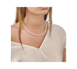 Chica con Collar Lyra con perlas Majorica de 7 mm