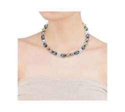 Chica con el Collar de perlas Majorica Gea