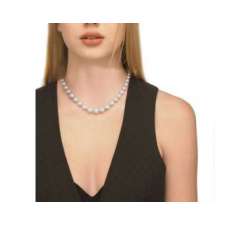 Girl with Majorica white pearl necklace Lira