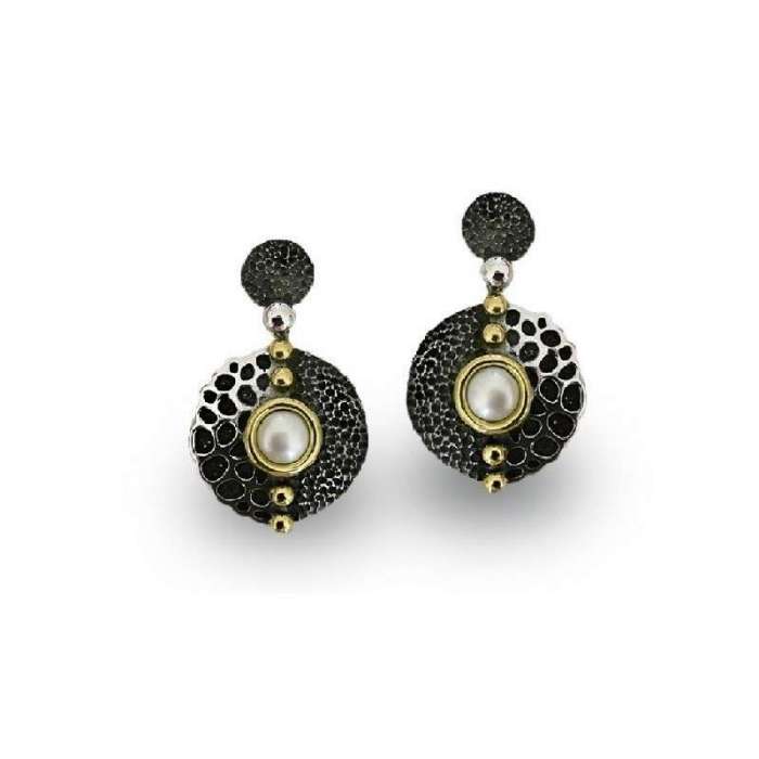 Silver earrings by Bohemme Tesoro Marino. Pearl