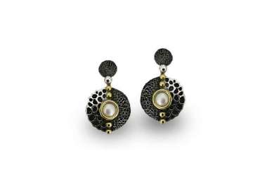 Silver earrings by Bohemme Tesoro Marino. Pearl